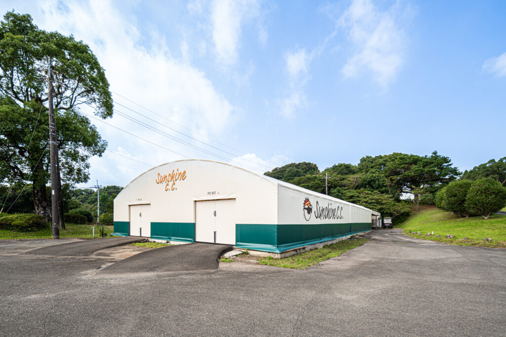 宮崎サンシャインカントリークラブOUTコース1番ホールへ向かうカート庫の様子